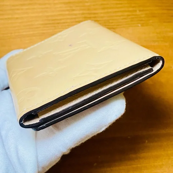 EUC Louis Vuitton Cream Envelope Carte de Visite Monogram Vernis Wallet - Picture 7 of 15